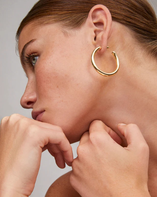 KENDRA SCOTT Colette Large Hoop Earrings in Gold