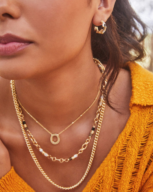 KENDRA SCOTT Letter O Pendant Necklace in Gold