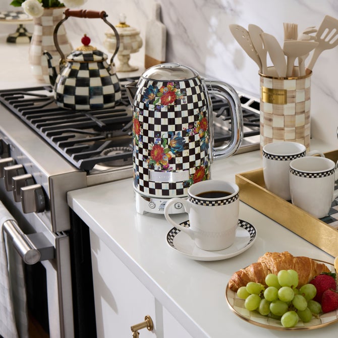 Courtly Flower Market Electric Kettle