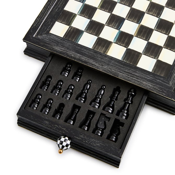 Courtly Check Chess Set