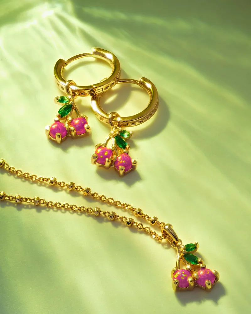 KENDRA SCOTT Cherry Gold Huggie Earrings in Berry Kyocera Opal