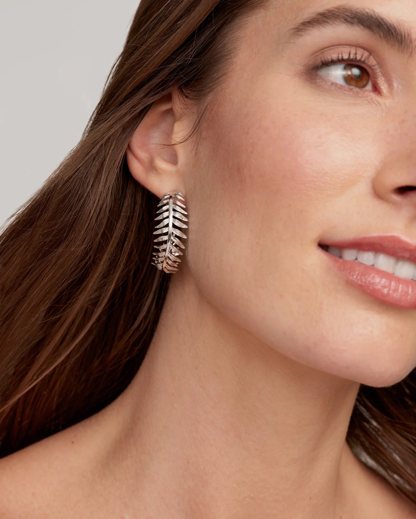 KENDRA SCOTT Kayla Silver Hoop Earrings