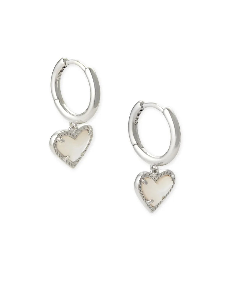 KENDRA SCOTT Ari Heart Silver Huggie Earrings in Ivory Mother-of-Pearl