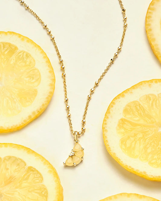 KENDRA SCOTT Lemon Gold Short Pendant Necklace in Yellow Opalite Glass