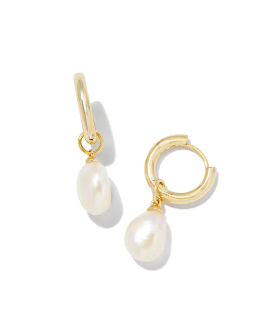 KENDRA SCOTT Willa Gold Pearl Huggie Earrings in White Pearl